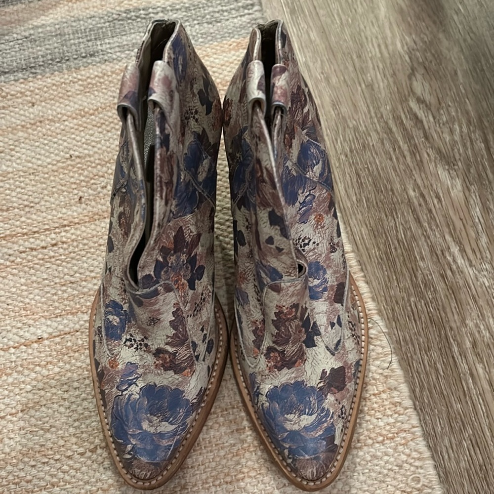 Paul and Joe sister western booties size 37